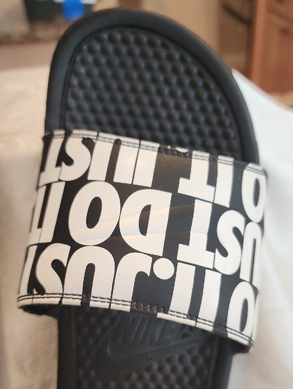 Nike Black & White 'Just Do It' Slide Sandals - Fantastic Condition- Size 9 [V1] - Picture 2 of 12